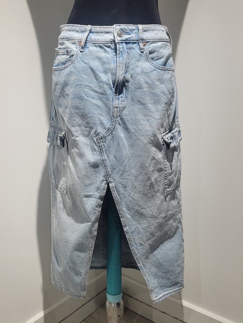 American Eagle Women's Light Wash High Rise Midi Stretch Denim Skirt 6 Blue